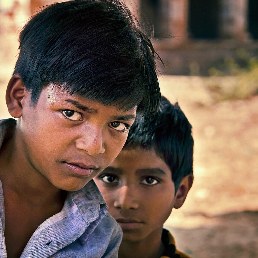 HOPPINGIVANDE KRING INDIEN: På gång med unga, kunniga teknikfreaks